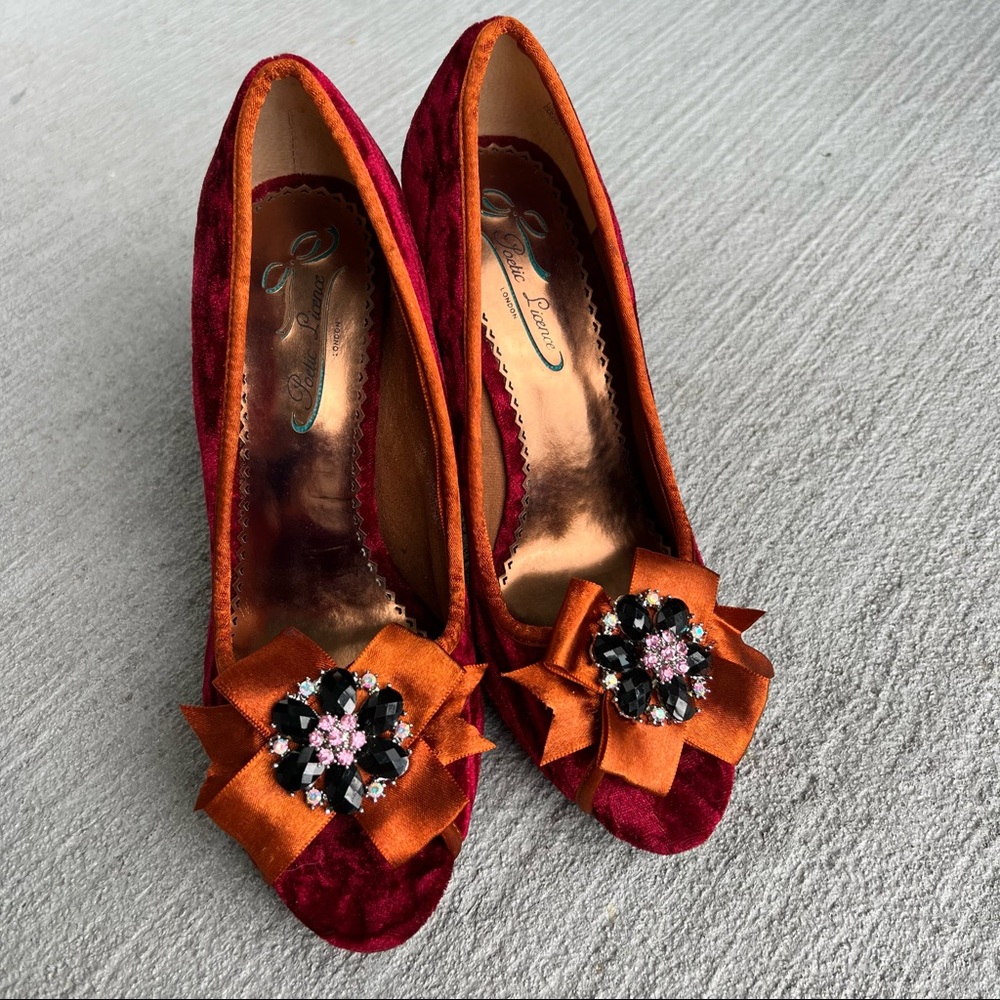 POETIC LICENCE Velvet Pumps